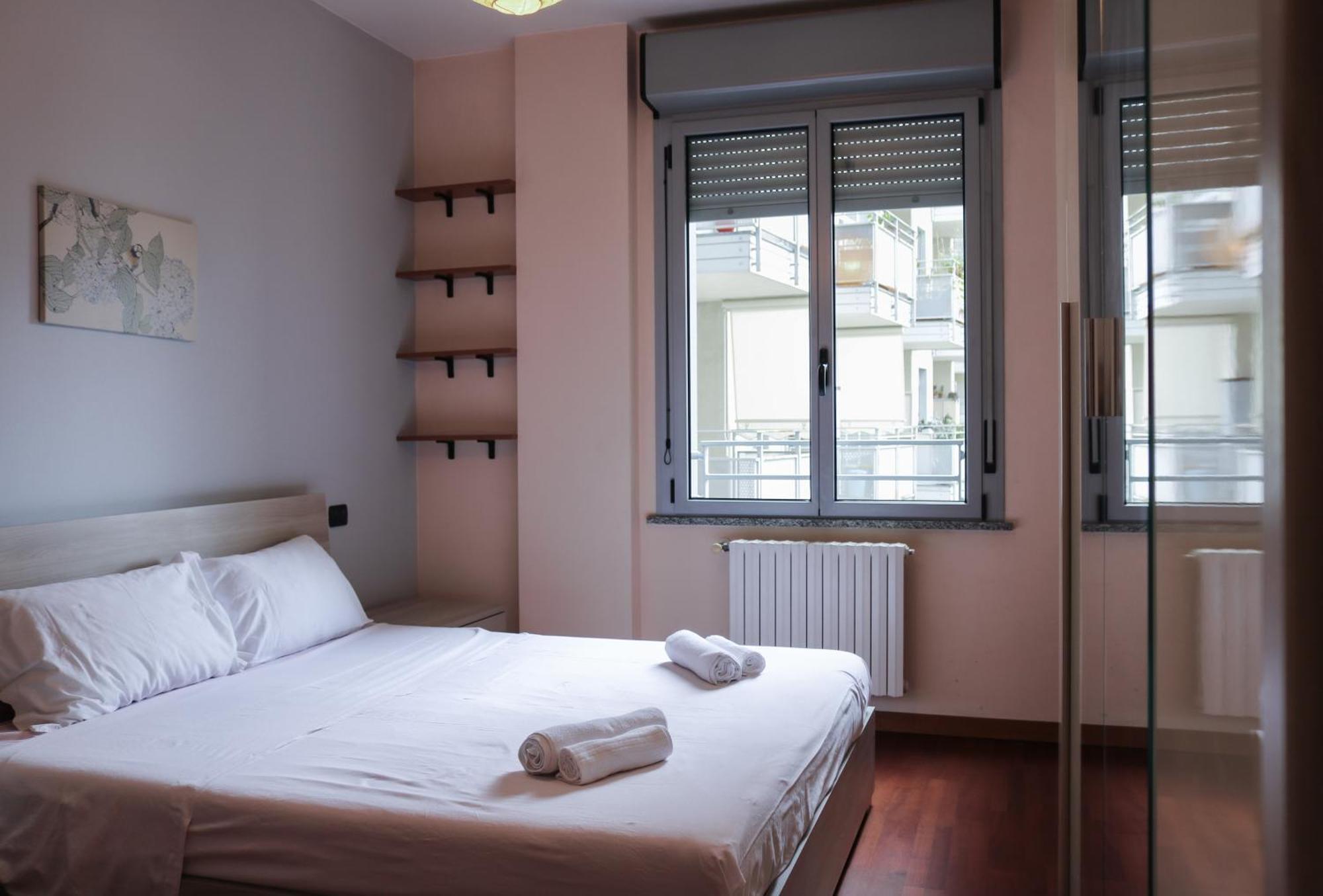 Urban Balcony Hideaway - 3 People Milano