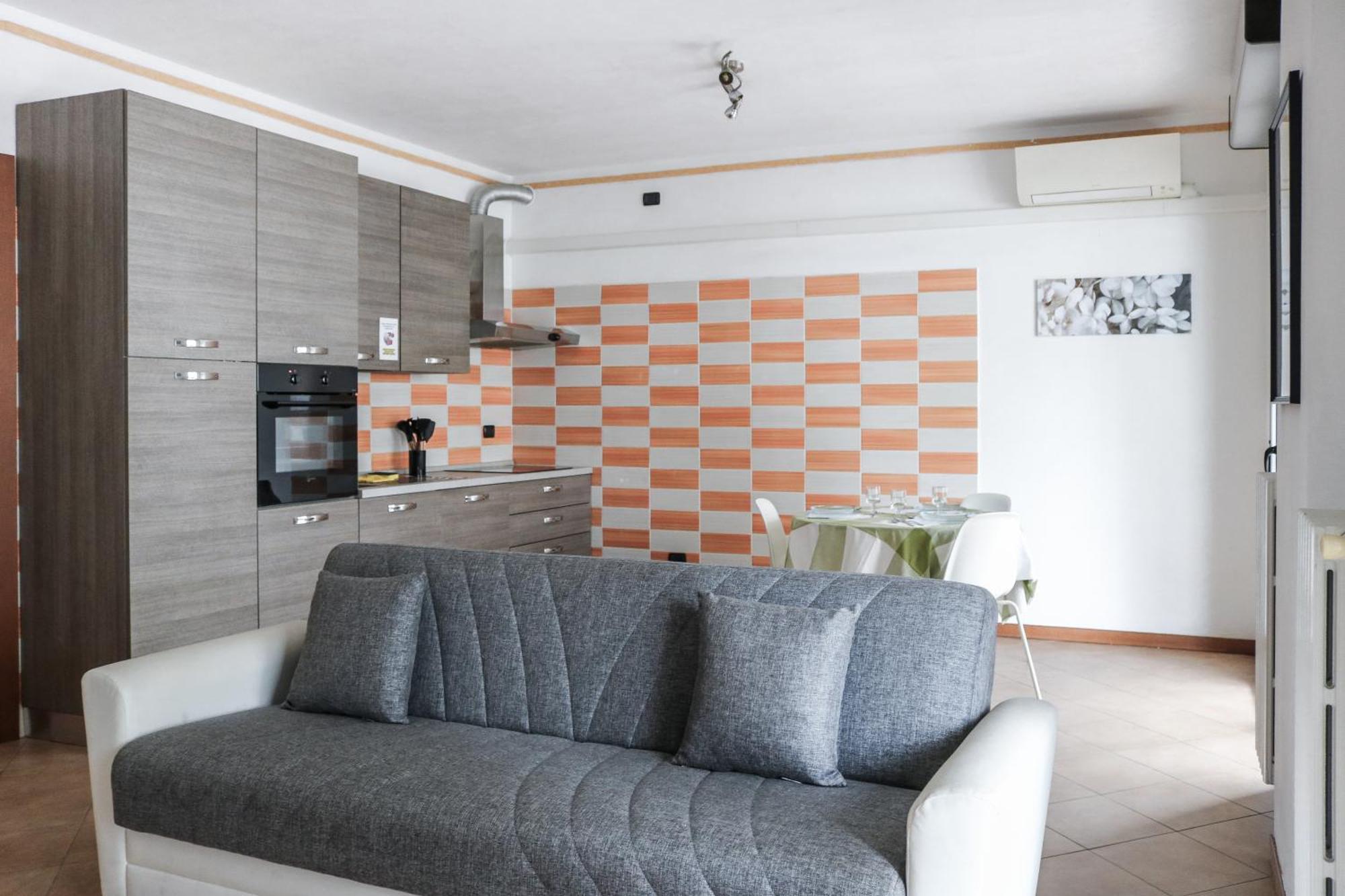 Urban Balcony Hideaway - 3 People Milano